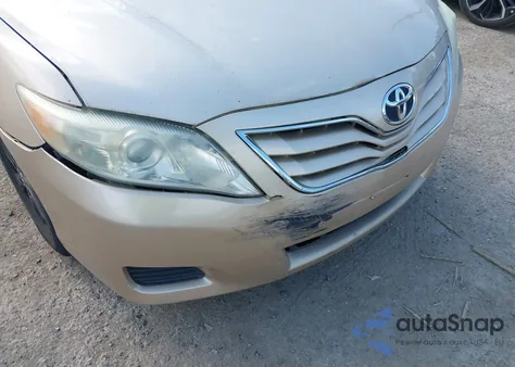 2010 Toyota Camry Le z USA, uszkodzony, nr VIN 4T4BF3EKXAR006368